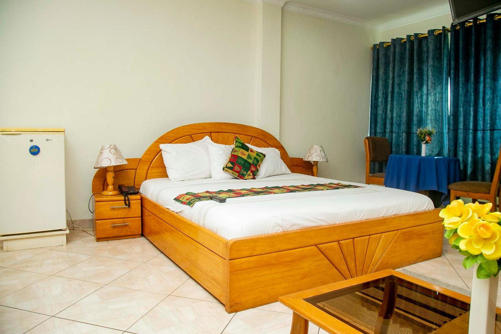 Brookvale Hotel Weija Exterior foto